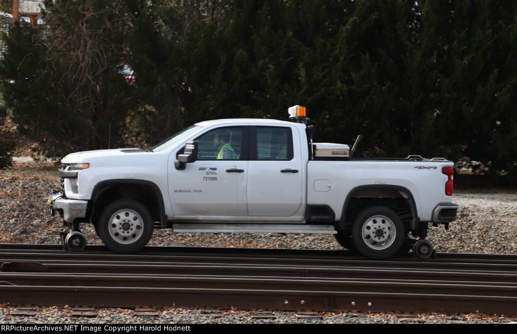 NS high rail truck